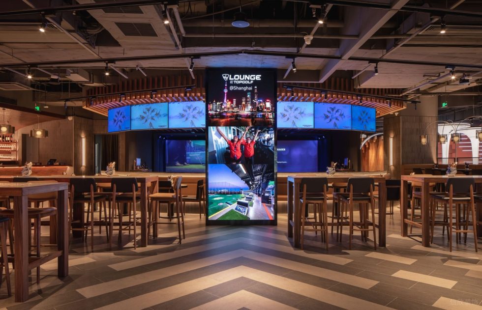 现代轻奢风高级餐厅装修设计弧形led屏幕装修效果图