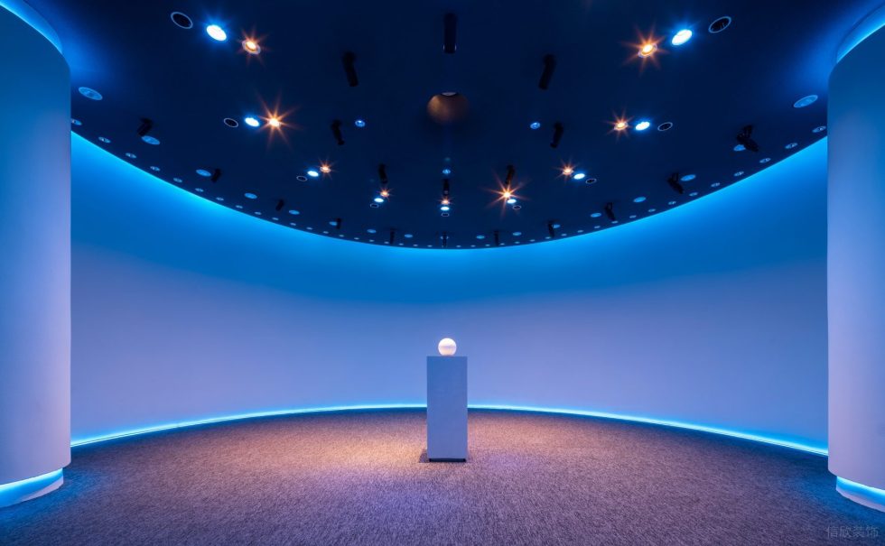 现代时尚多功能照明灯具展厅设计 彩色灯光展示区