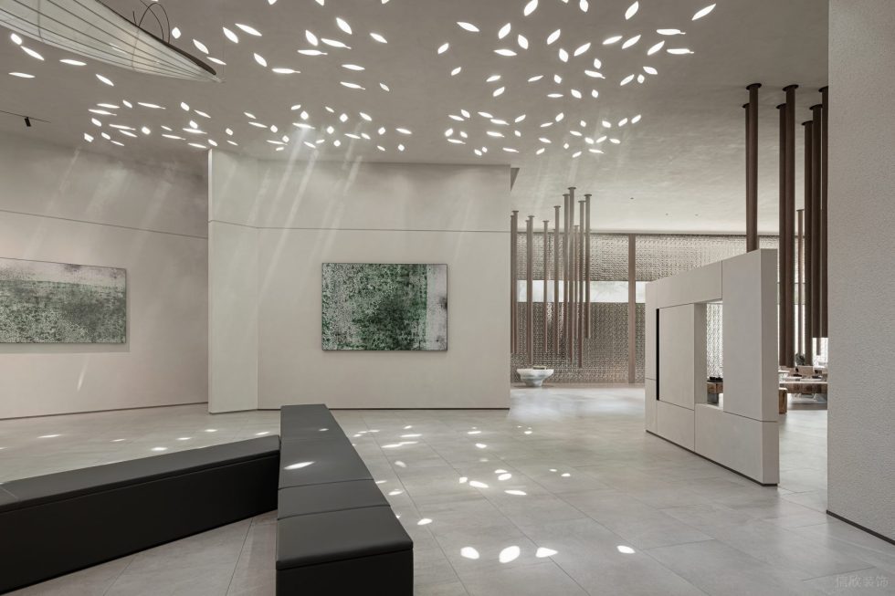 现代原木风展示中心装修设计 顶面树叶镂空透光设计