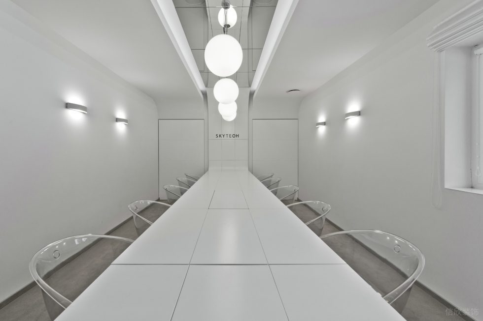 雅白现代风办公室装修设计白色调会议室