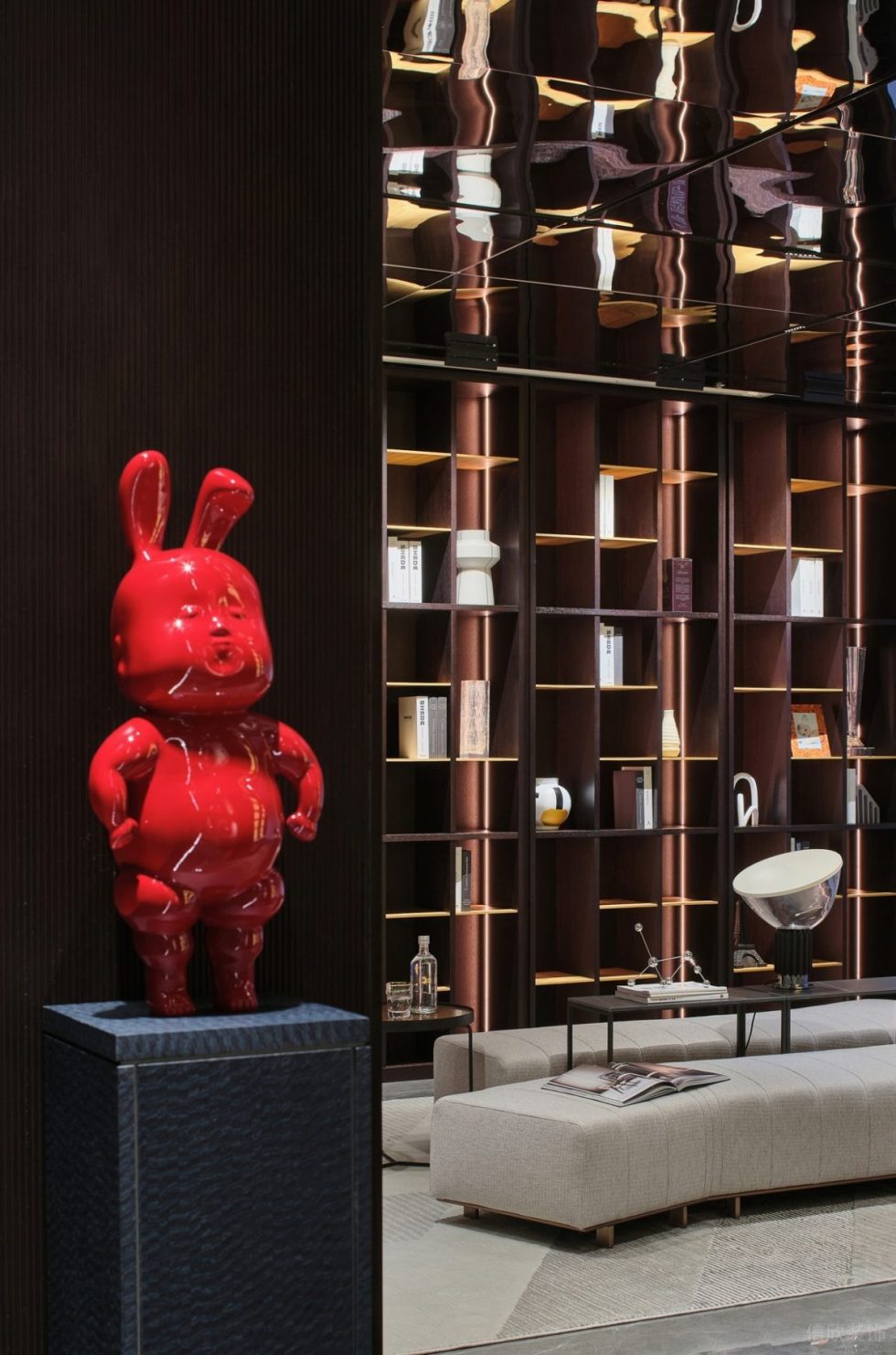艺术高定产品展示中心装修设计 红色拟人化兔子