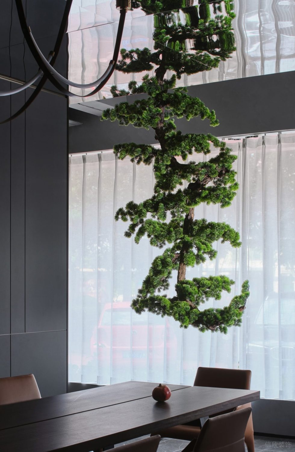 艺术高定产品展示中心装修设计 松树造型倒立挂件