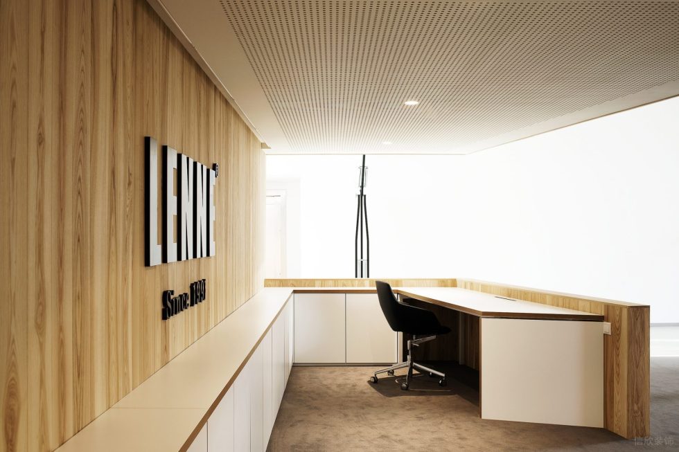 自然原木风办公室装修设计浅木色前台