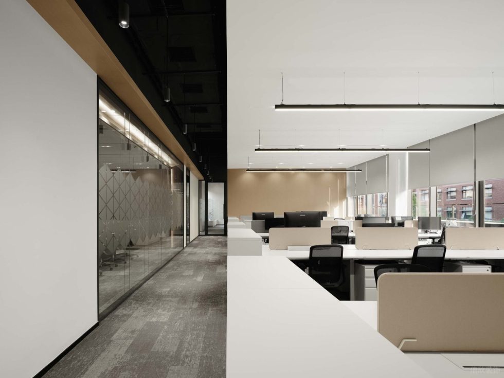 淡雅色简约现代风办公室装修设计暖白色办公大厅