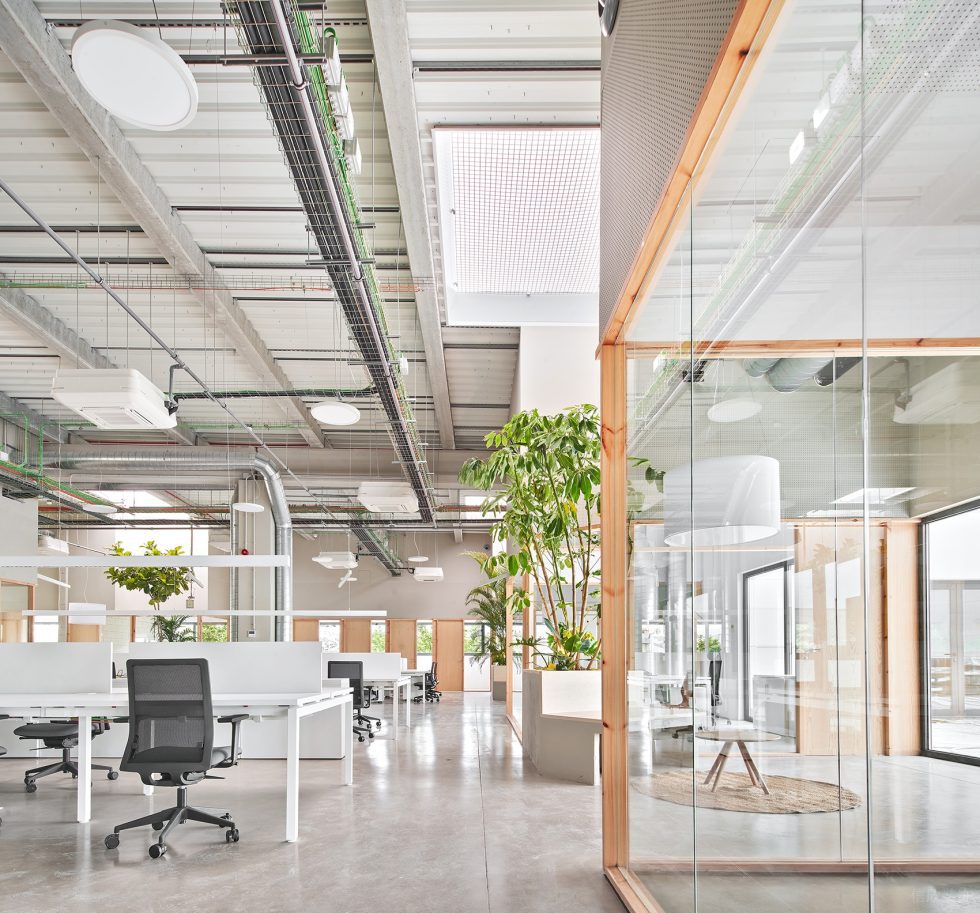 素木色简约自然风办公室装修设计浅色系办公大厅