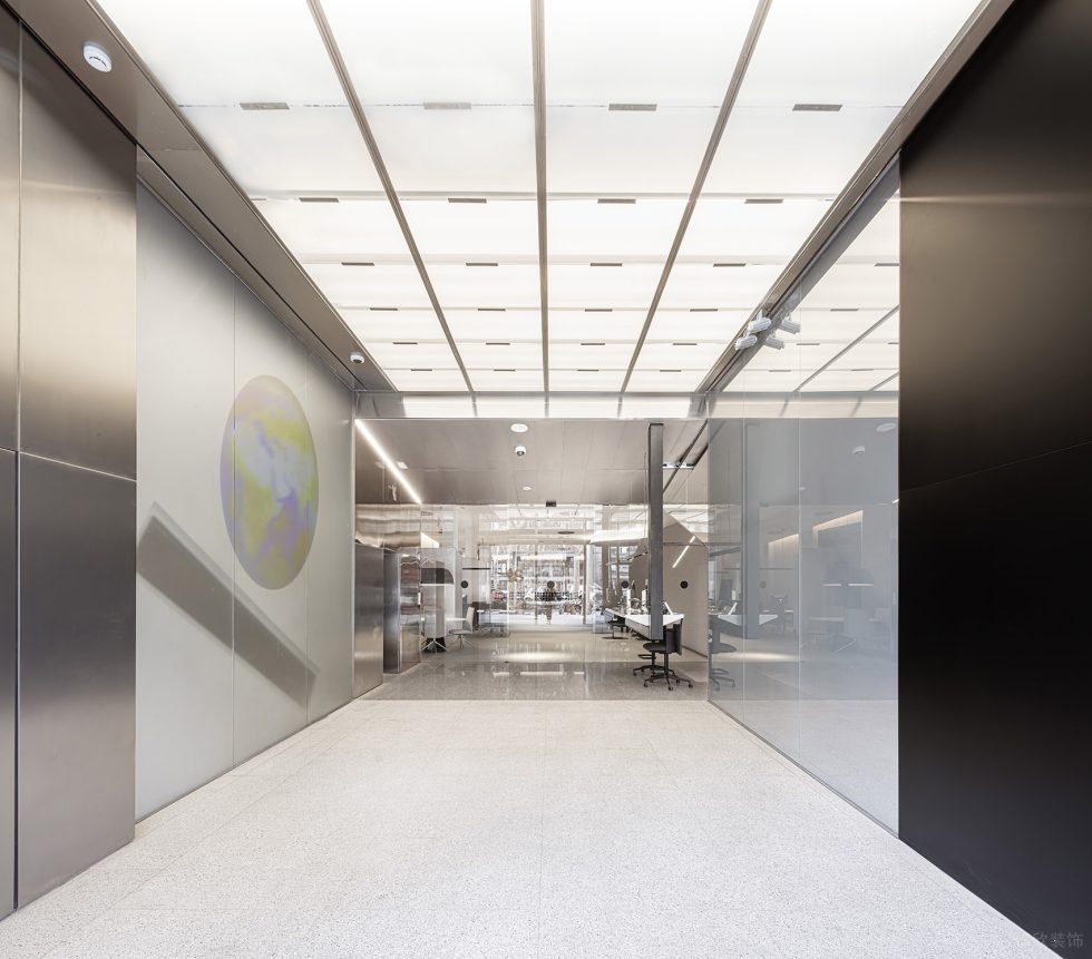 纯朴色现代简约风办公室装修设计黑白灰入口门厅