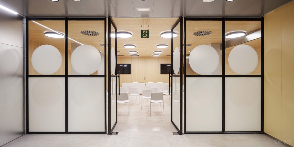 纯朴色现代简约风办公室装修设计黑白色玻璃隔断