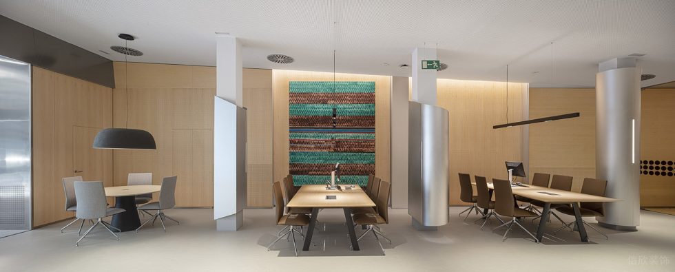 纯朴色现代简约风办公室装修设计浅木色开放式洽谈区