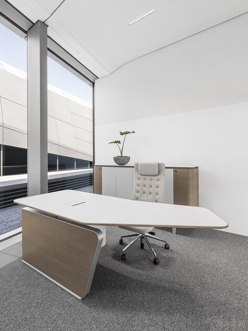 灰白色现代简约风办公室装修设计灰白色经理办公室