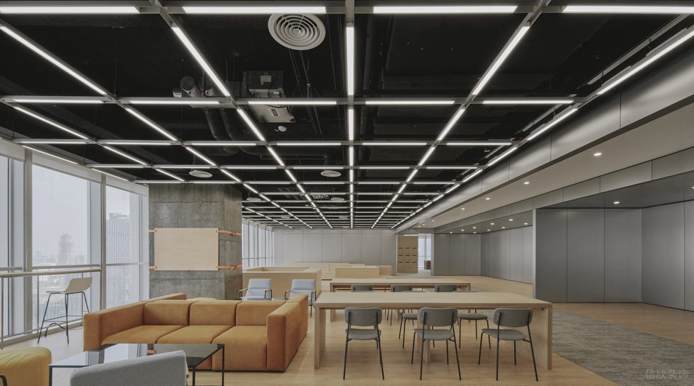银灰色现代简约风办公室装修设计浅木色休息区
