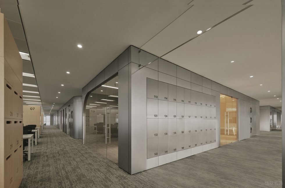 银灰色现代简约风办公室装修设计银灰色储物柜