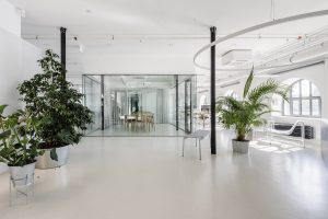 白色简约自然风办公室装修设计白色调玻璃房会议室效果图