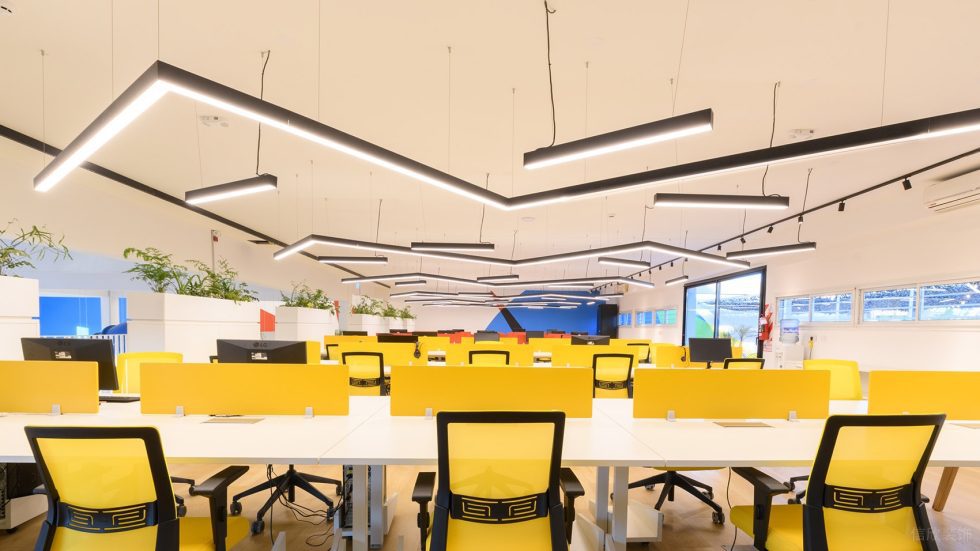 多彩色趣味现代风办公室装修设计黄色办公椅