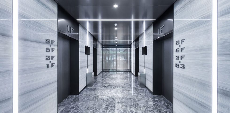 黑白灰高端现代风办公室装修设计黑灰色电梯厅