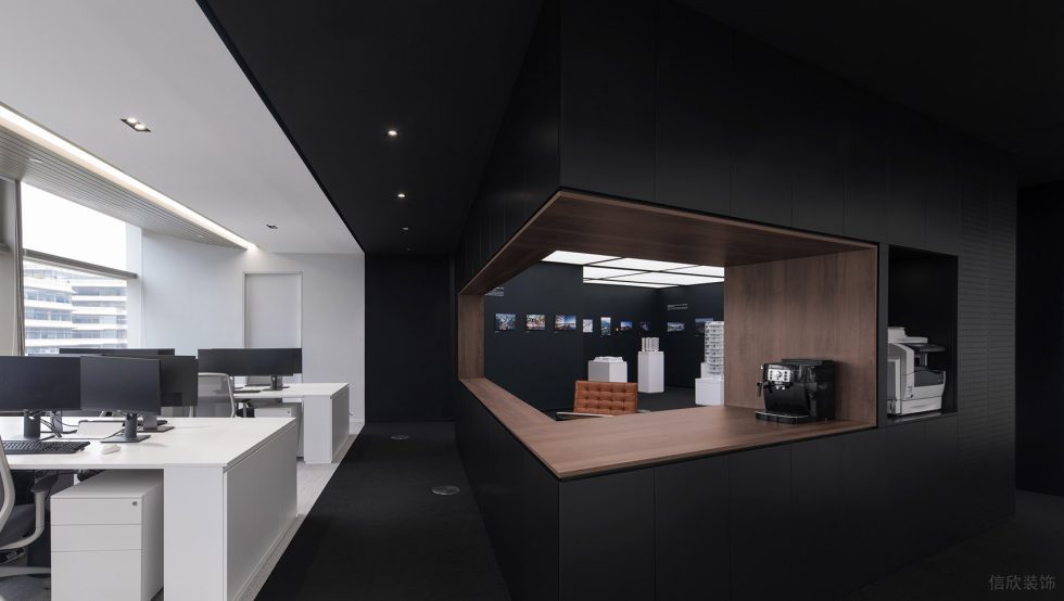 黑白色极简风办公室装修设计黑木色茶水柜