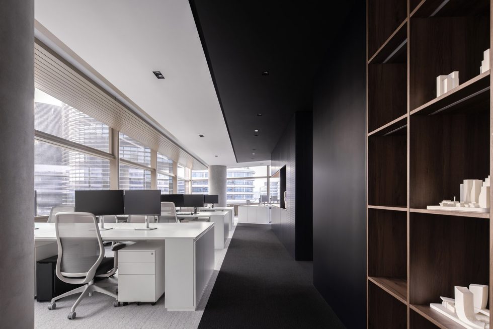 黑白色极简风办公室装修设计黑色系过道效果图