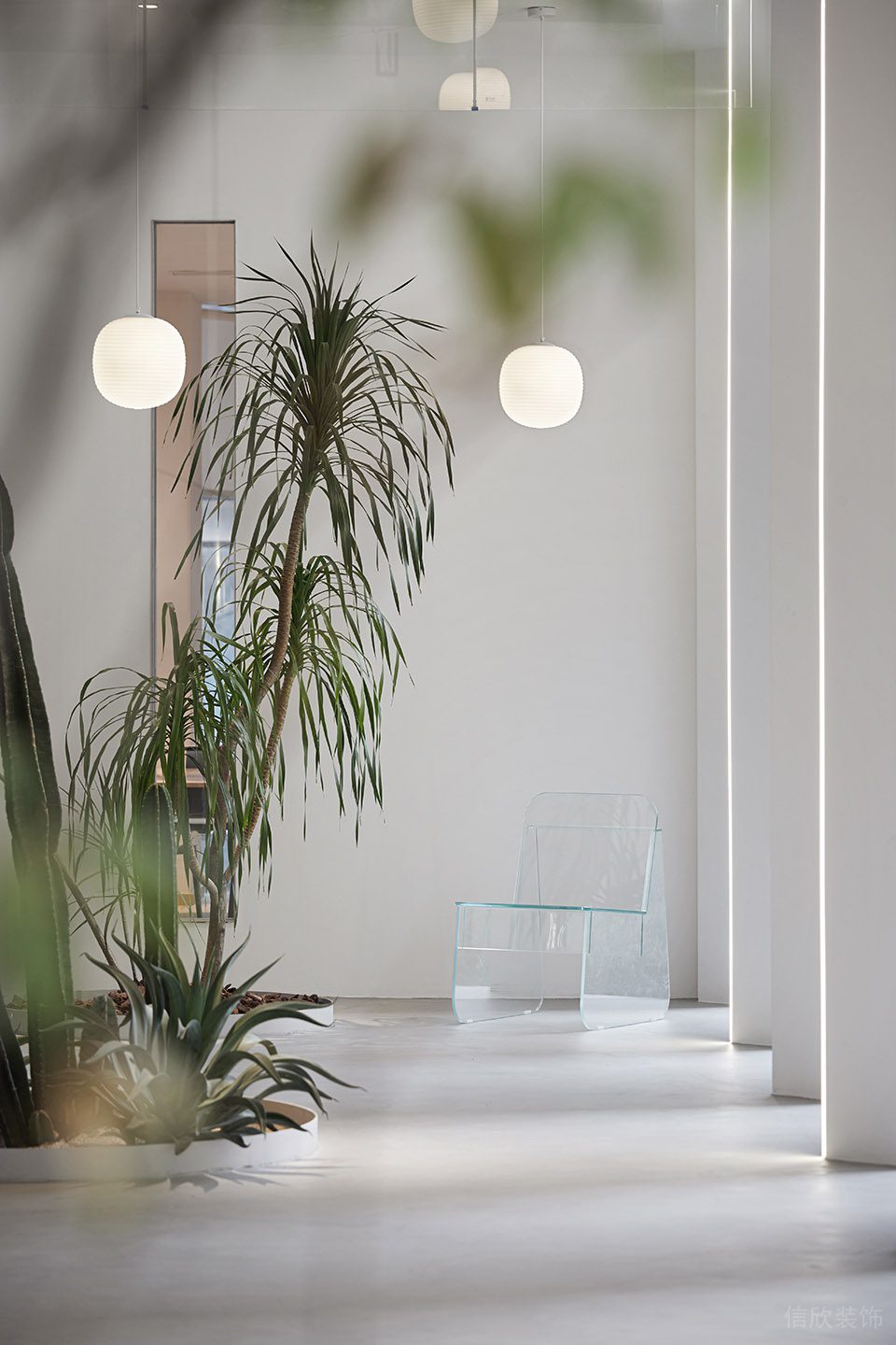 灰白色现代风格办公室装修设计纯白色休息区