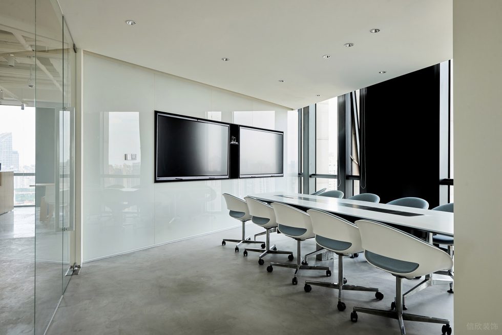 暖色黑白灰极简风办公室装修设计灰白色会议室