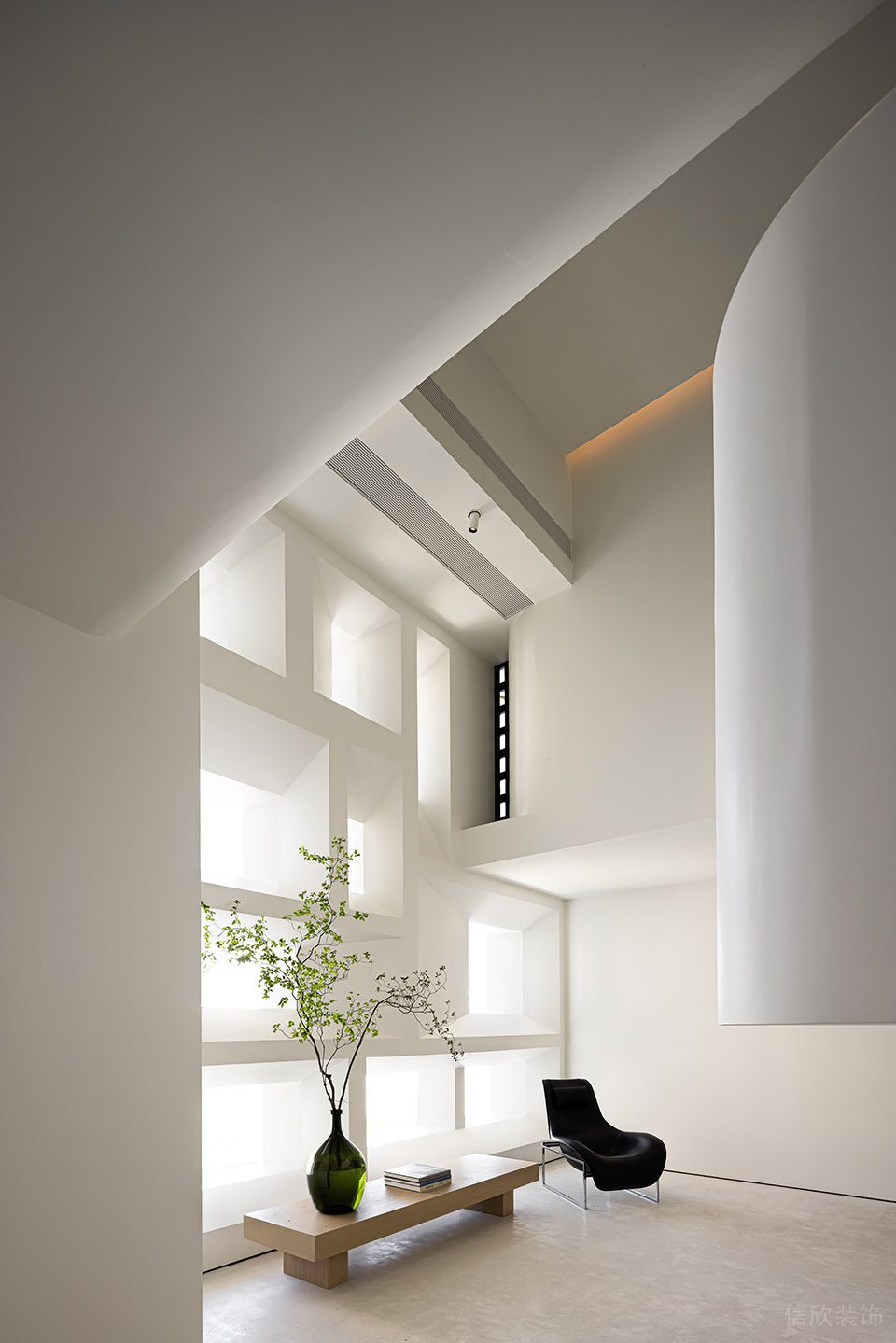 黑白灰抽象极简风办公室装修设计纯白色休息区