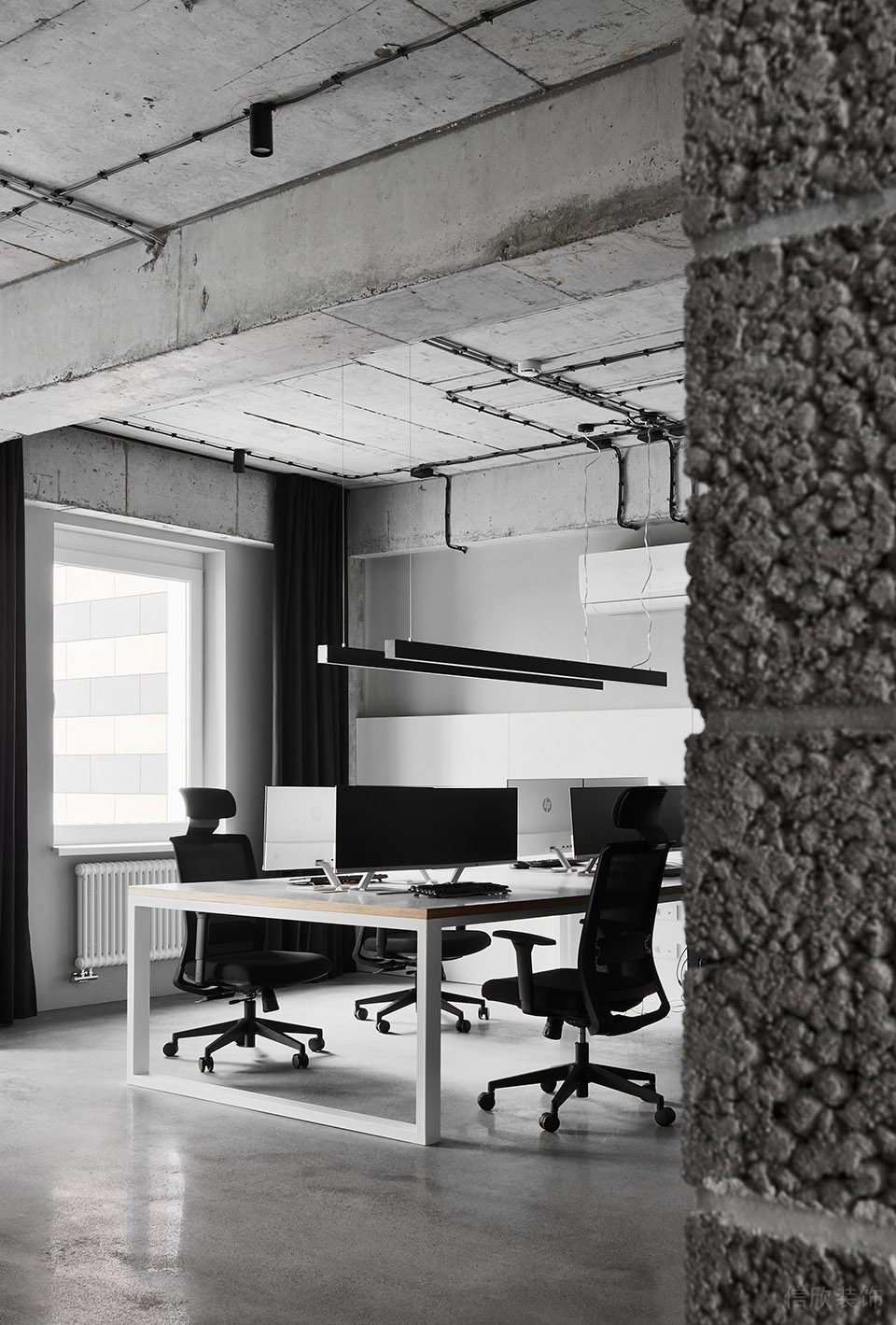 黑白灰前卫极简风办公室装修设计黑白色桌椅组合