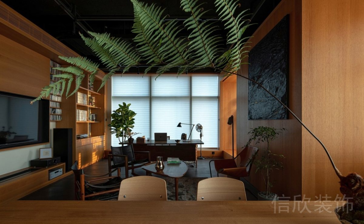 原木墙面设计搭配大理石艺术画