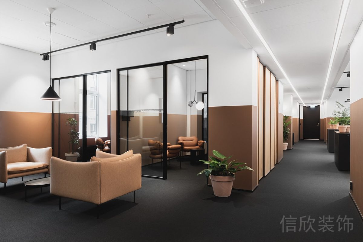 简约黑色多人洽谈室台阶设计休息区办公室